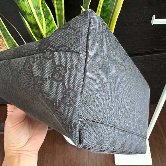 βSOLDβ Authentic Gucci Canvass Shoulder Bag - Picture 12 of 16